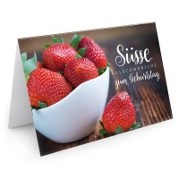 Schale mit Erdbeeren zum Geburtstag